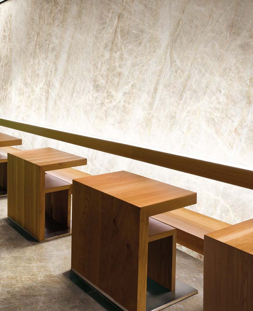 Εκθεσιακός χώρος bdesign με επένδυση εφέ μαρμάρου